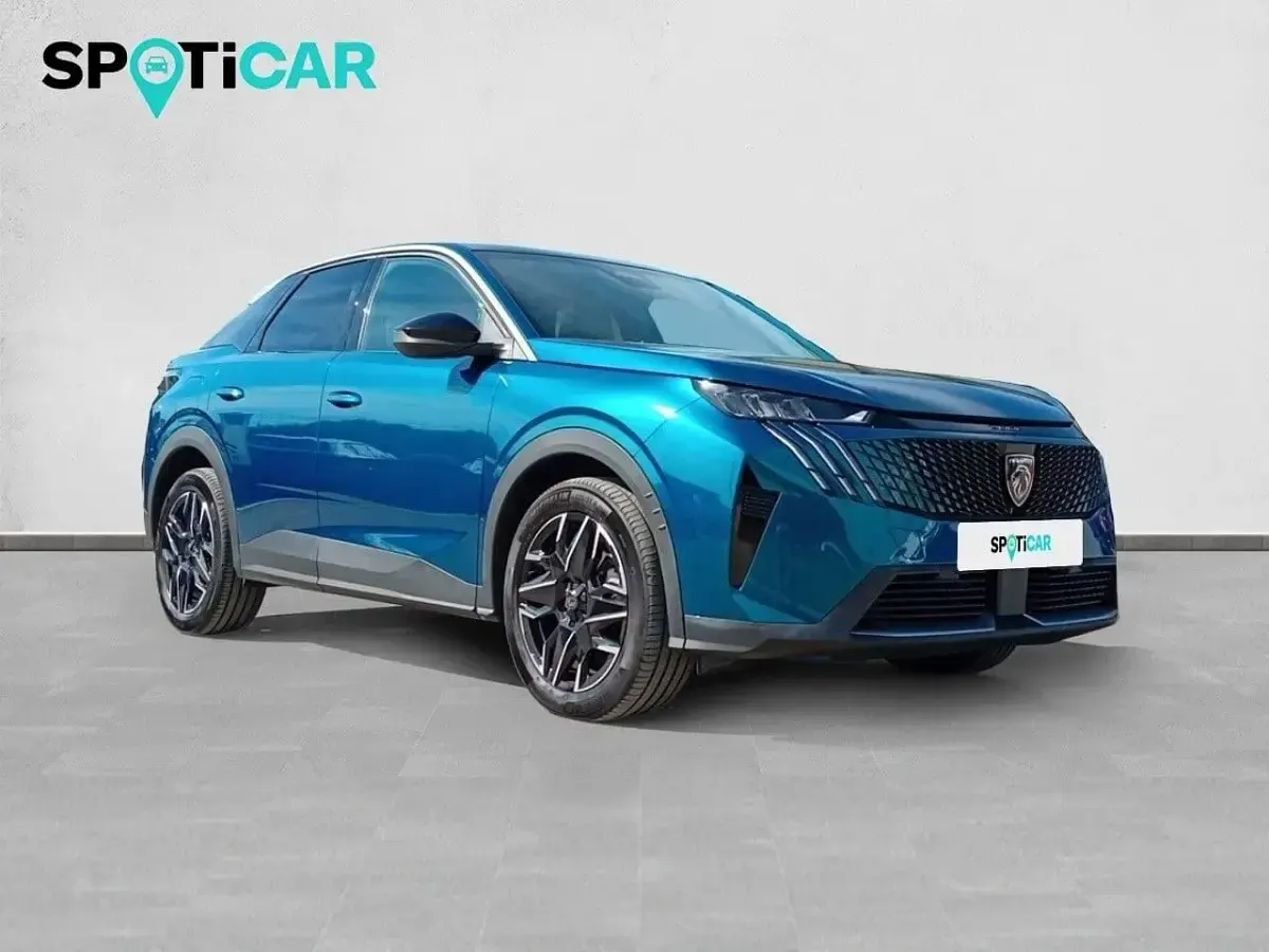 Usado Peugeot 3008 Allure 136 CV (100 kW) 2024 Verde SUV