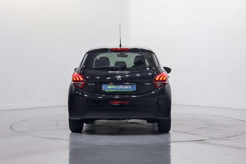 Usado Peugeot 208 Style 82 CV (60 kW) 2017 Negro Utilitario
