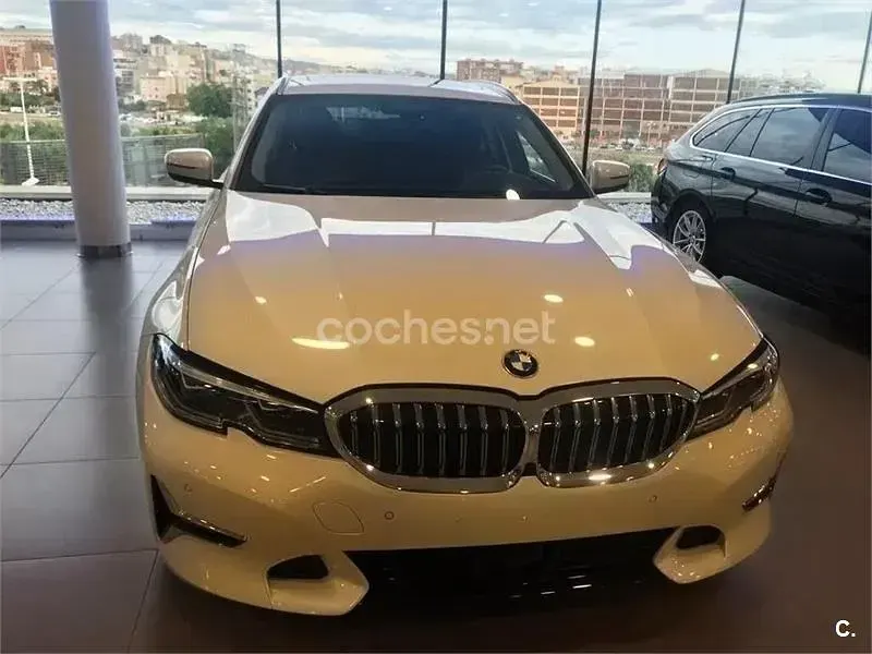 Usado BMW 330 Comfort Edition 258 CV (189 kW) 2021 Blanco Familiar