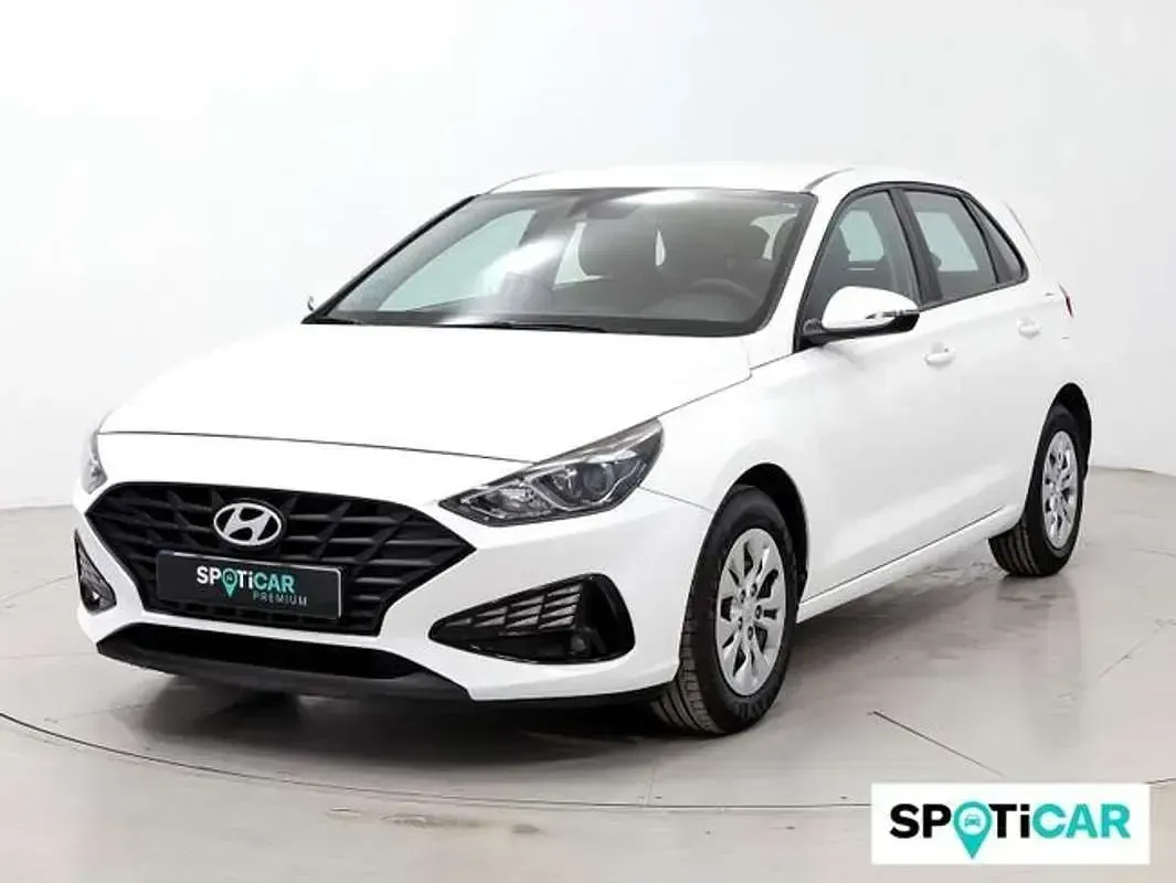 Usado Hyundai i30 110 CV (80 kW) 2022 Blanco Utilitario
