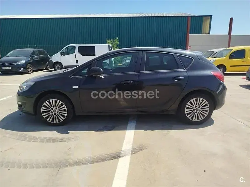 Usado Opel Astra Excellence 136 CV (100 kW) 2015 Negro Berlina