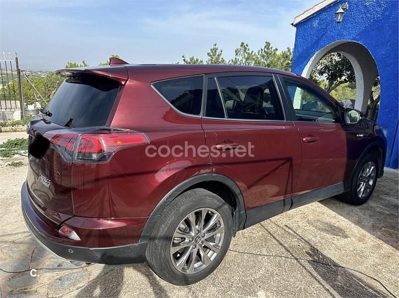 Usado Toyota RAV4 Hybrid Executive 197 CV (144 kW) 2016 Granate SUV