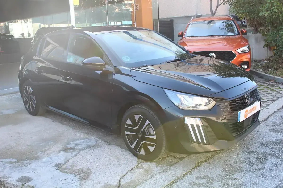 Usado Peugeot 208 Allure 101 CV (74 kW) 2025 Negro Utilitario