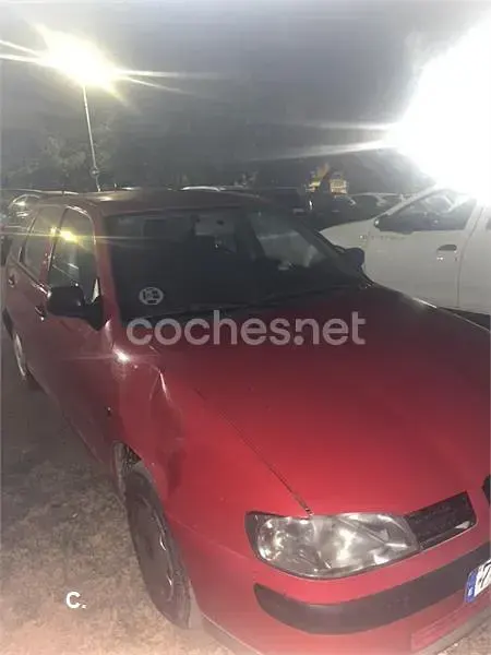 Usado Seat Ibiza Stella 60 CV (44 kW) 2001 Rojo Utilitario