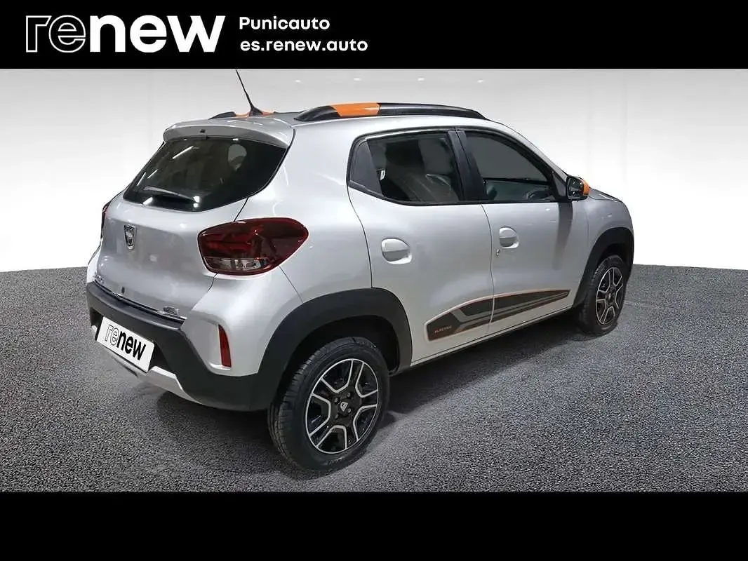 Usado Dacia Spring Comfort Plus 33 kW (45 CV) 2023 Gris Utilitario