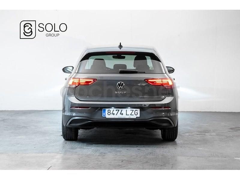 Usado VW Golf VIII Life 110 CV (80 kW) 2022 Gris Utilitario