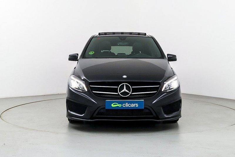 Usado Mercedes B180 122 CV (89 kW) 2016 Negro Monovolumen