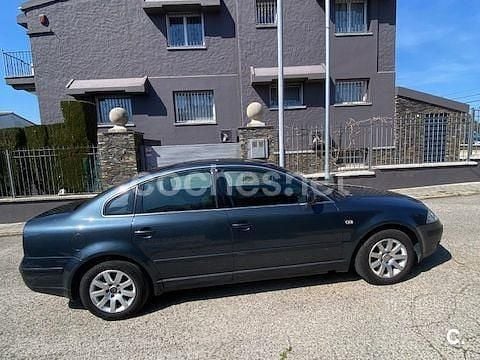 Usado VW Passat Highline 130 CV (95 kW) 2002 Azul Berlina