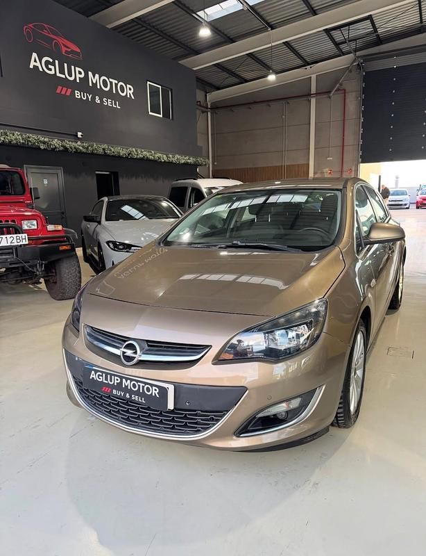 Marrón Usado 2014 Opel Astra Excellence | 8990 € (Caro) - Imagen 1/4