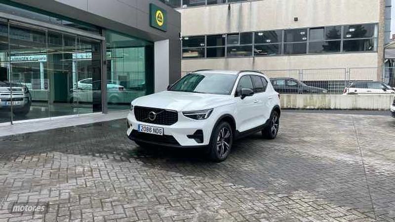 Blanco Nuevo 2025 Volvo XC40 Plus SUV | 38.990 € (Super precio) - Imagen 1/4