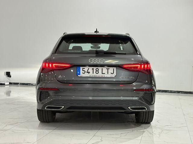 Usado Audi A3 e-tron Advanced Plus 204 CV (150 kW) 2021 Gris Utilitario
