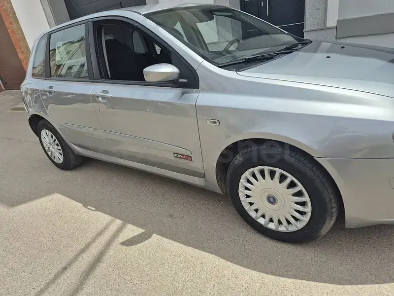 Usado Fiat Stilo Dynamic 120 CV (88 kW) 2006 Gris / plata Berlina
