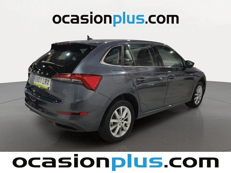 Usado Skoda Scala Ambition 110 CV (80 kW) 2021 Gris Utilitario