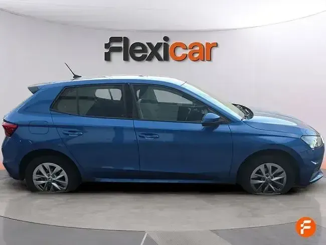 Usado Skoda Fabia Active 95 CV (69 kW) 2022 Azul Utilitario