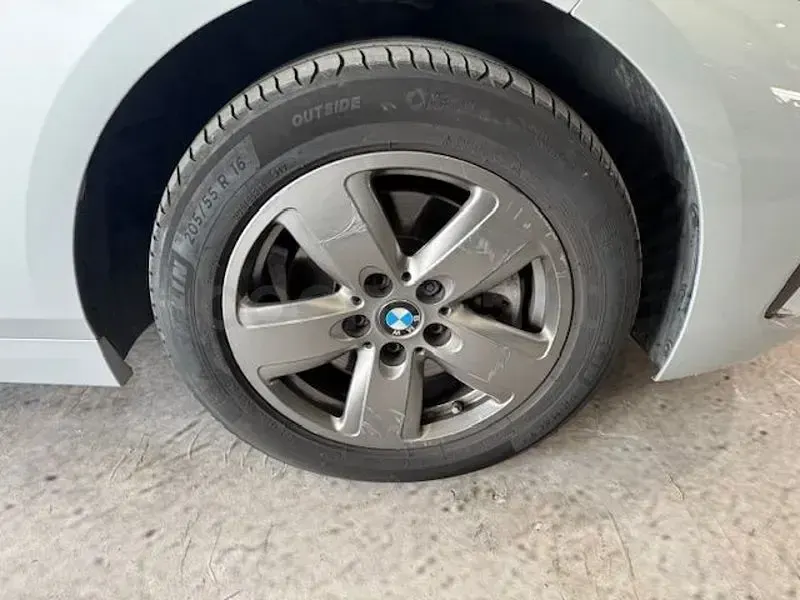 Usado BMW 116 116 CV (85 kW) 2021 Gris / plata Utilitario