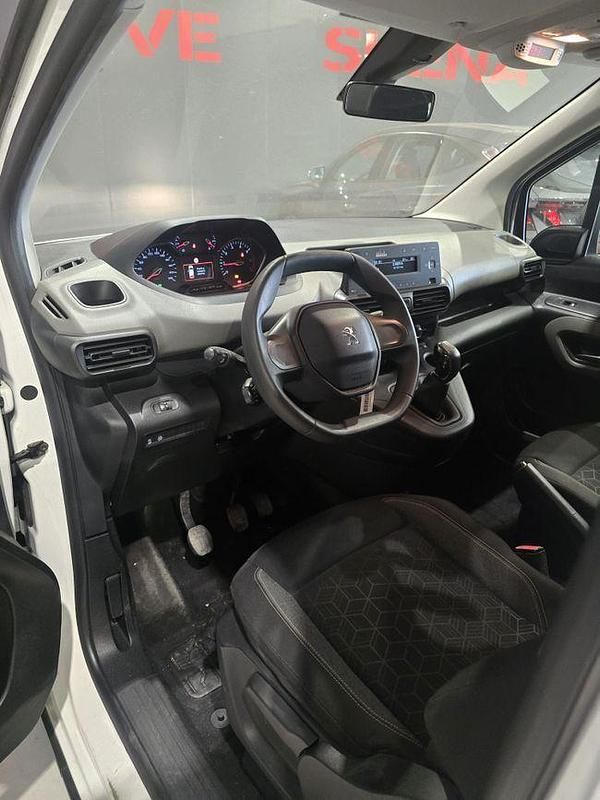 Usado Peugeot Rifter Active 100 CV (73 kW) 2019 Blanco Monovolumen