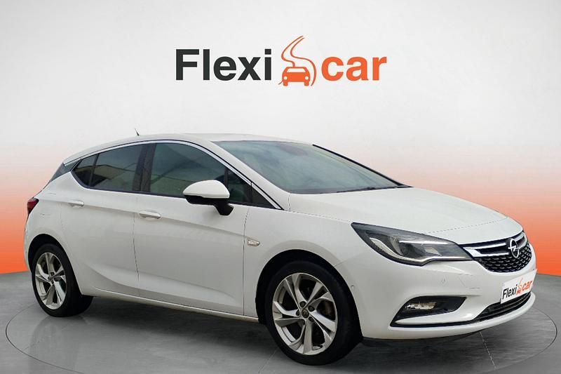 Blanco Usado 2017 Opel Astra Dynamic Berlina | 10.690 € (Precio justo) - Imagen 1/4