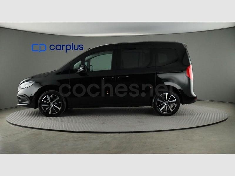 Usado Mercedes T180 116 CV (85 kW) 2024 Negro loparita metalizado Monovolumen