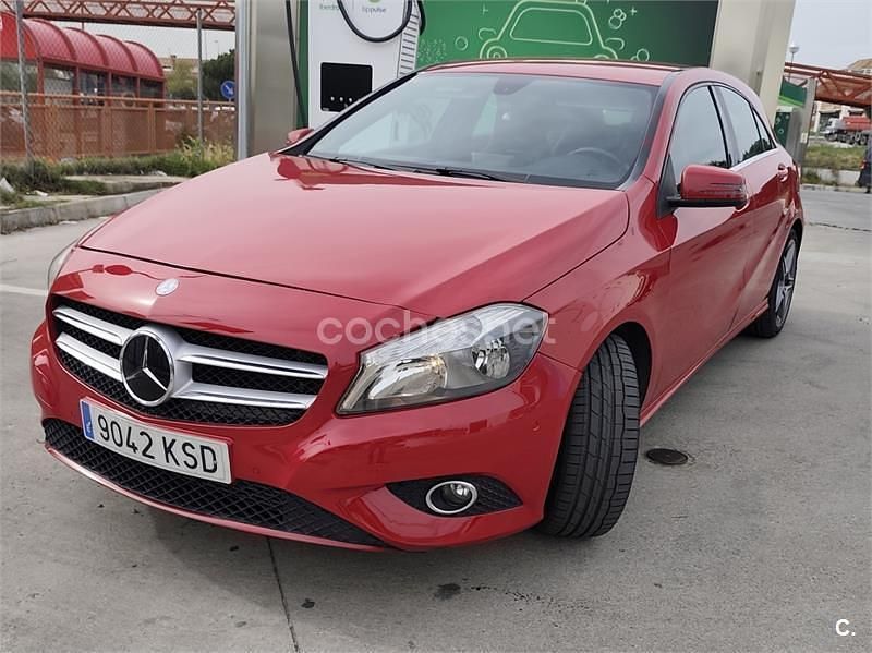 Usado Mercedes A180 AMG line 122 CV (89 kW) 2015 Rojo Berlina