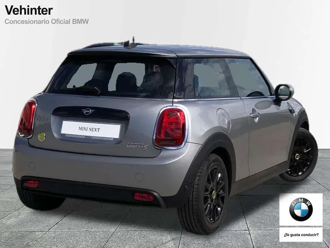 Usado Mini Cooper SE 135 kW (184 CV) 2023 Plateado Utilitario