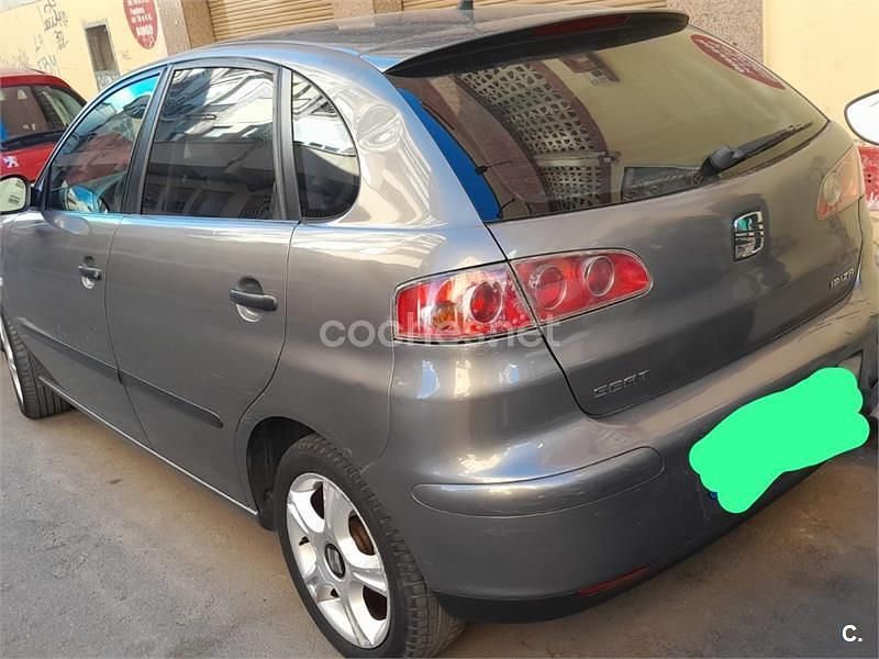 Usado Seat Ibiza 75 CV (55 kW) 2002 Gris / plata Berlina
