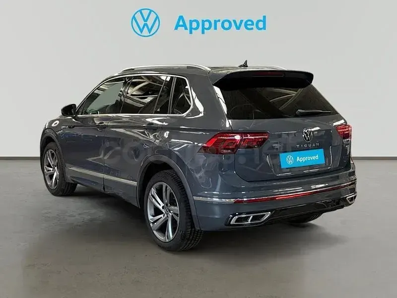 Usado VW Tiguan R-line 150 CV (110 kW) 2022 Gris / plata SUV