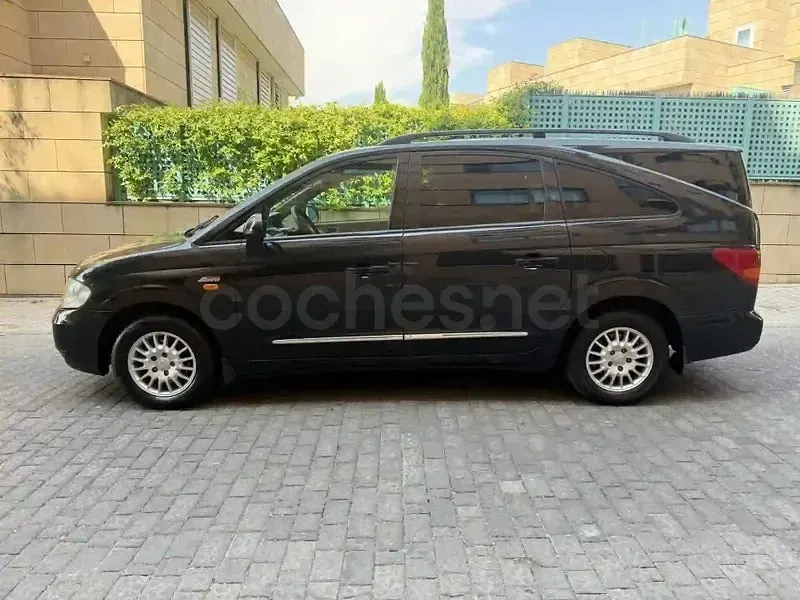 Usado SsangYong Rodius 165 CV (121 kW) 2013 Negro Monovolumen