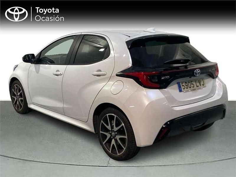 Usado Toyota Yaris Hybrid Style 116 CV (85 kW) 2021 Monovolumen