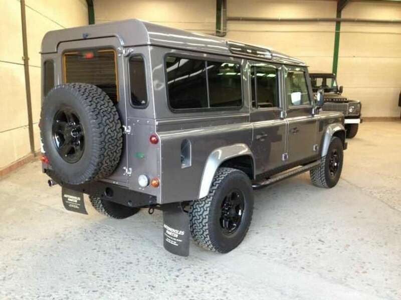 Usado Land Rover Defender 122 CV (89 kW) 2013 Gris SUV