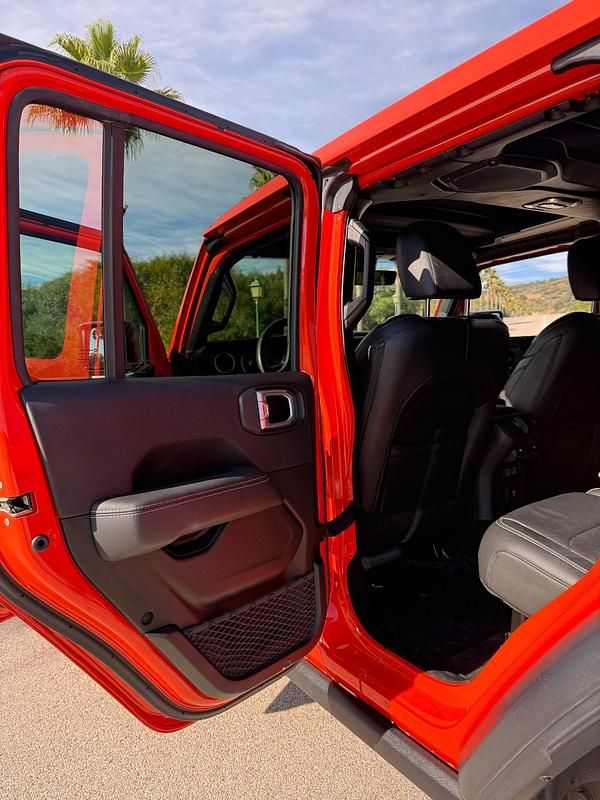 Usado Jeep Wrangler Unlimited Sahara 270 CV (198 kW) 2019 Naranja SUV