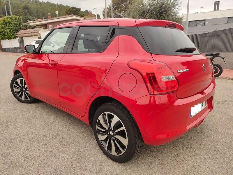 Usado Suzuki Swift 111 CV (81 kW) 2018 Rojo Utilitario
