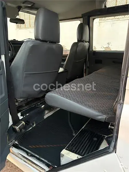 Usado Land Rover Defender 122 CV (89 kW) 2000 Blanco Familiar