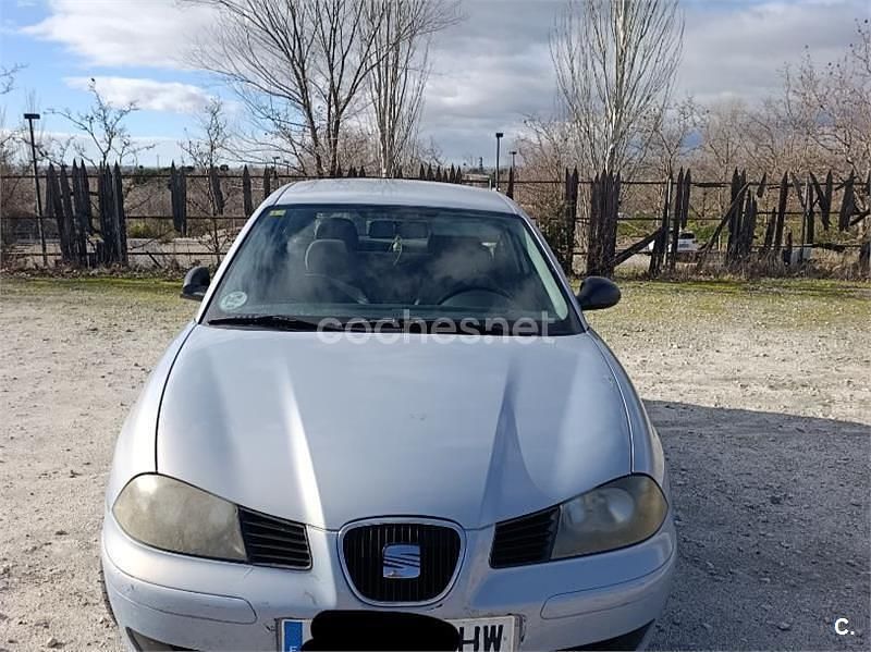 Usado Seat Ibiza Stella 75 CV (55 kW) 2003 Azul Berlina