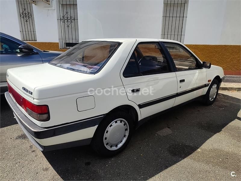 Usado Peugeot 405 110 CV (80 kW) 1991 Blanco Familiar