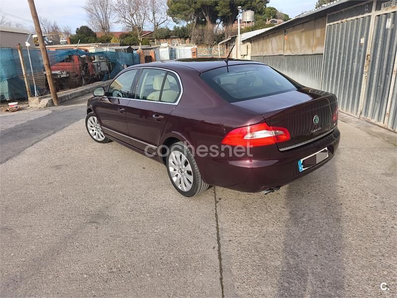 Granate Usado 2009 Skoda Superb Elegance Berlina | 8000 € (Precio justo) - Imagen 1/4