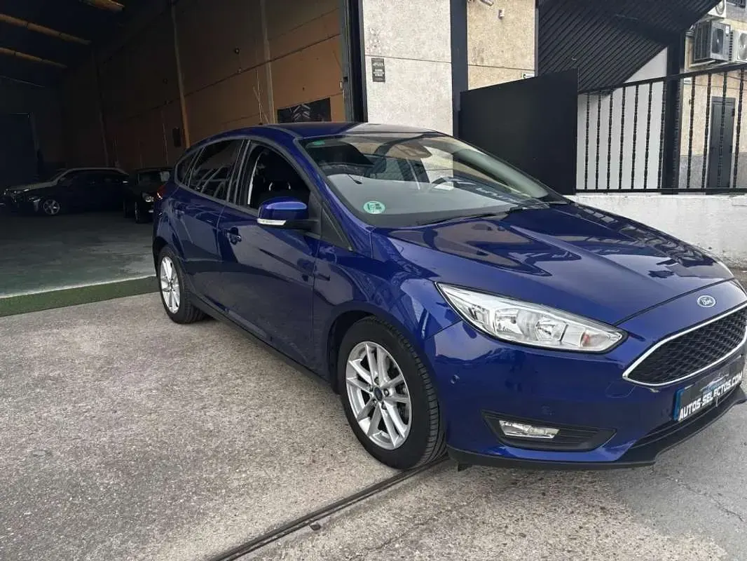 Usado Ford Focus Titanium 120 CV (88 kW) 2015 Azul Utilitario