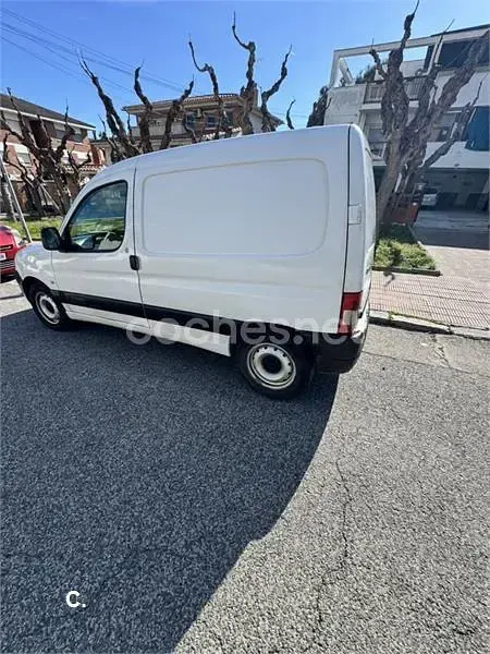 Usado Citroën Berlingo First 75 CV (55 kW) 2010 Blanco Monovolumen