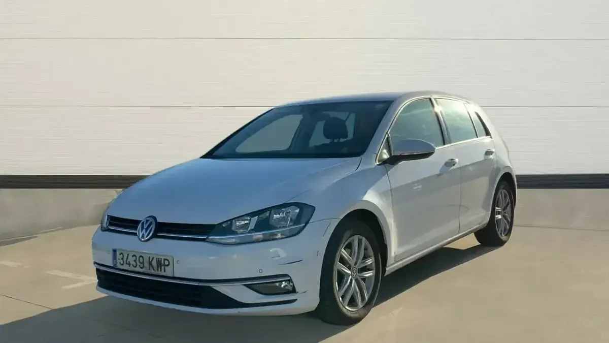 Usado VW Golf VII Advance 115 HP (84 kW) 2019 Branco Sedan
