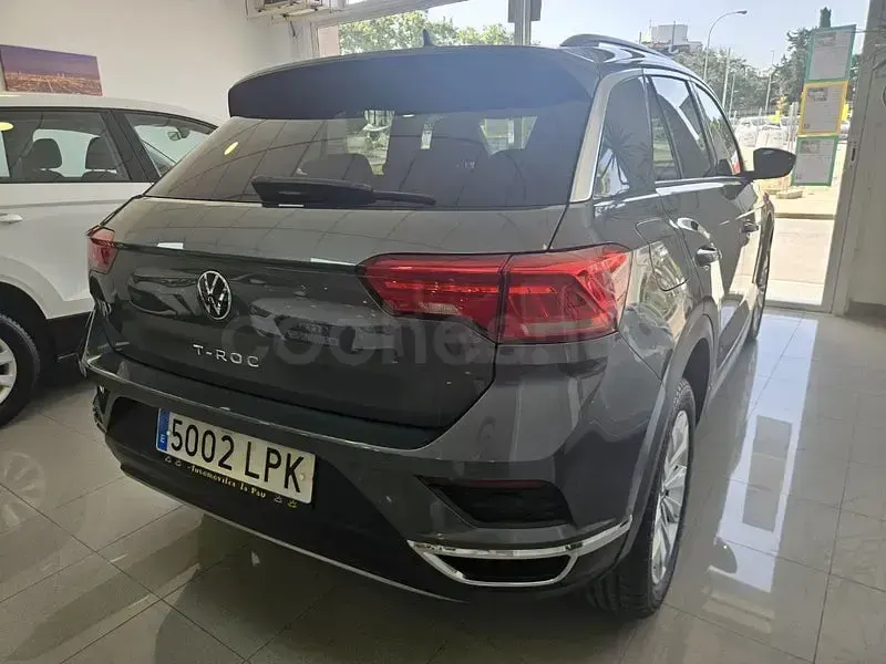 Usado VW T-Roc Advance 115 CV (84 kW) 2021 Gris / plata SUV