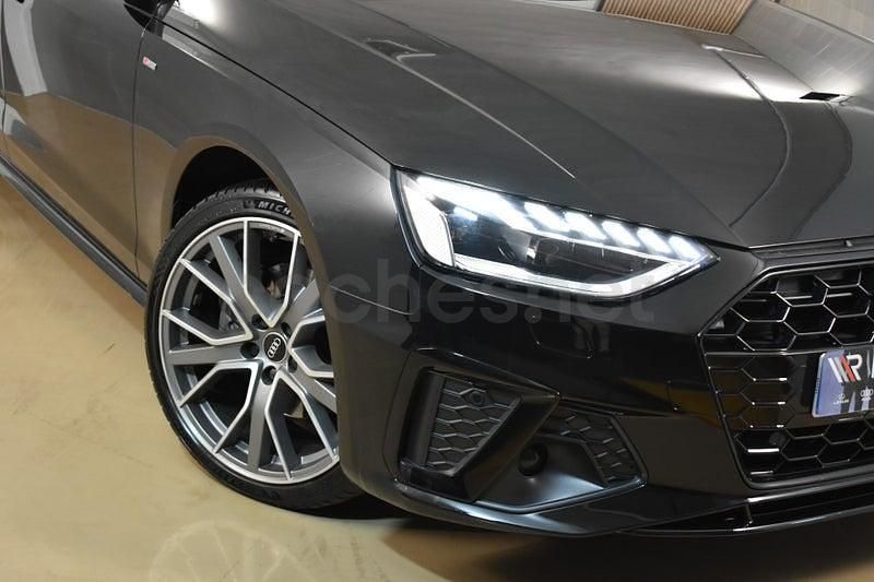 Usado Audi A4 163 CV (119 kW) 2022 Negro Familiar