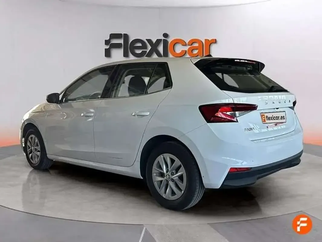 Usado Skoda Fabia Ambition 95 CV (69 kW) 2023 Blanco Utilitario