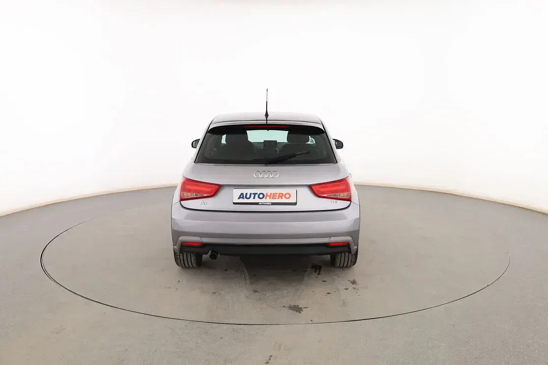 Usado Audi A1 Sportback Attraction 90 CV (66 kW) 2017 Gris Utilitario