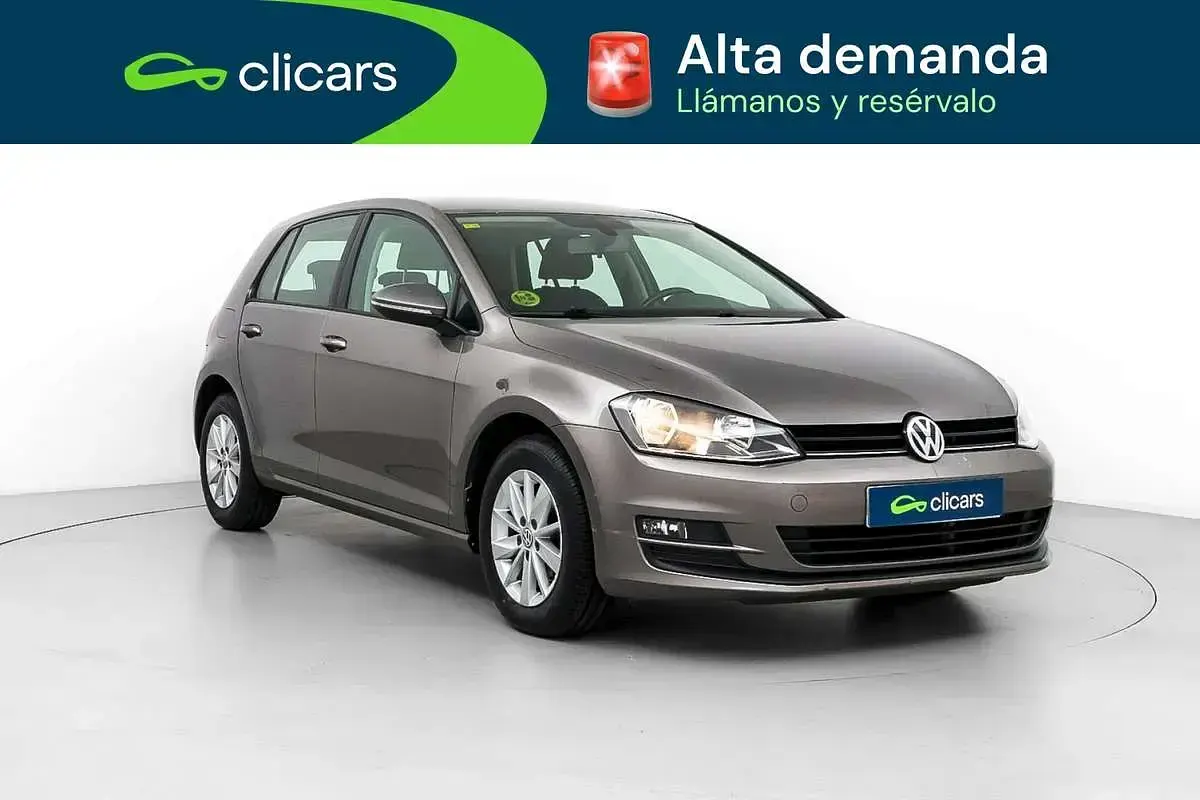 Usado VW Golf VII Business 105 HP (77 kW) 2015 Cinzento Citadino
