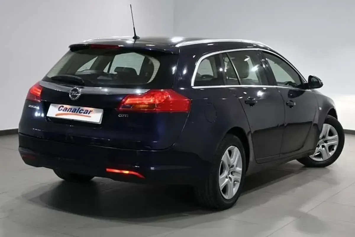 Usado Opel Insignia Selective 131 CV (96 kW) 2013 Azul Familiar
