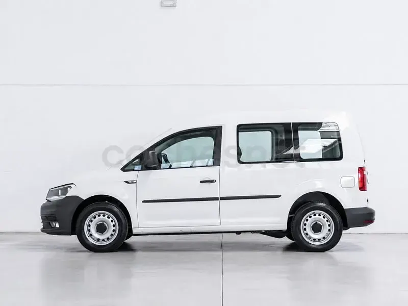 Usado VW Caddy Trendline 110 CV (80 kW) 2020 Blanco Monovolumen