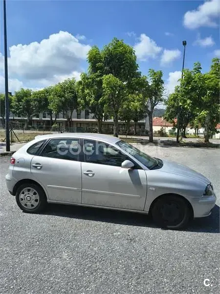 Usado Seat Ibiza Fresh 64 CV (47 kW) 2003 Gris / plata Utilitario