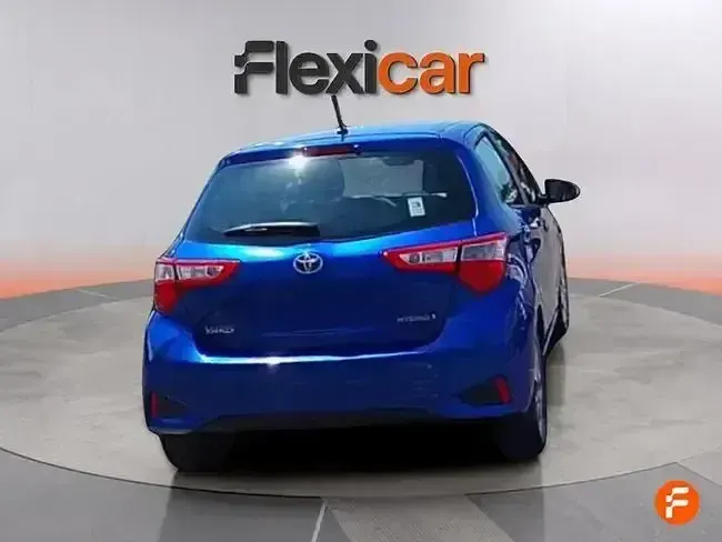 Usado Toyota Yaris Active 100 CV (73 kW) 2020 Azul