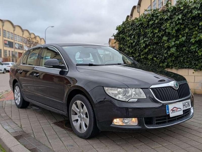 Usado Skoda Superb Elegance 160 CV (117 kW) 2011 Negro Berlina