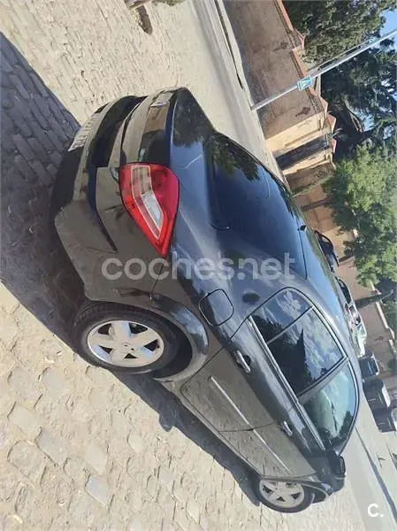 Usado Renault Mégane Privilege 98 CV (72 kW) 2006 Negro Berlina