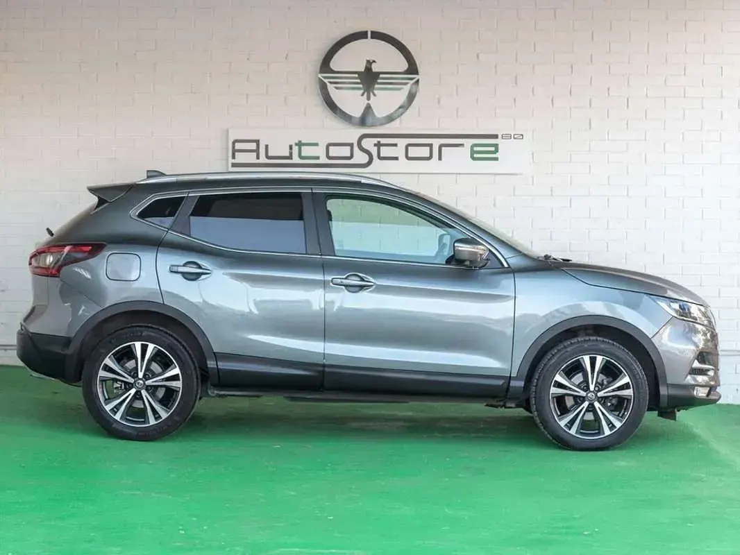Usado Nissan Qashqai Tekna 131 CV (96 kW) 2018 Gris / plata SUV